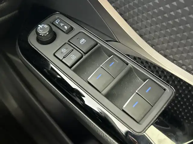 トヨタ Ｃ－ＨＲ G モード ネロ セーフティプラス 愛知県 2020(令2)年 5.5万km ホワイトパールクリスタルシャイン 禁煙車/純正8インチナビ/（AM/FM/USB/Bluetooth）/全方位カメラ/トヨタセーフティセンス/・衝突軽減ブレーキ/・レーンキープアシスト/・オートマチックハイビーム/・レーダークルーズコントロール/ブラインドスポットモニター/ETC/ドライブレコーダー/シートヒーター/スマートキー/プッシュスタート/LEDヘッドライト/フロントフォグランプ/純正18インチアルミホイール/純正フロアマット/横滑り防止装置