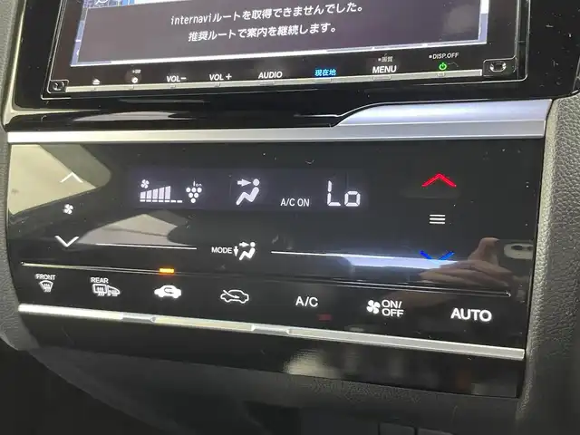 ホンダ フィット ハイブリット モデューロスタイル ホンダセンシング 富山県 2019(令1)年 6.2万km プラチナホワイトパール 純正8型ナビ（AM/FM/DVD/BT/フルセグ）/バックカメラ/ドライブレコーダー/ETC/ハーフレザーシート/衝突被害軽減システム/レーダークルーズコントロール/レーンキープアシスト/横滑り防止装置/アイドリングストップ/オートLEDライト/純正フロアマット/社外アルミホイール/革巻きステアリング/ステアリングスイッチ/スマートキー