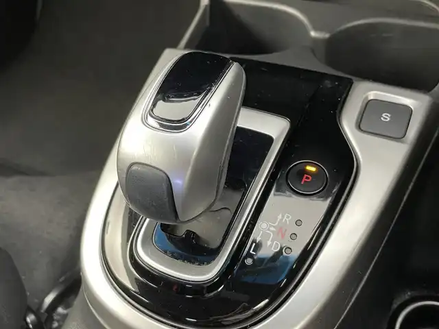 ホンダ フィット ハイブリット モデューロスタイル ホンダセンシング 富山県 2019(令1)年 6.2万km プラチナホワイトパール 純正8型ナビ（AM/FM/DVD/BT/フルセグ）/バックカメラ/ドライブレコーダー/ETC/ハーフレザーシート/衝突被害軽減システム/レーダークルーズコントロール/レーンキープアシスト/横滑り防止装置/アイドリングストップ/オートLEDライト/純正フロアマット/社外アルミホイール/革巻きステアリング/ステアリングスイッチ/スマートキー