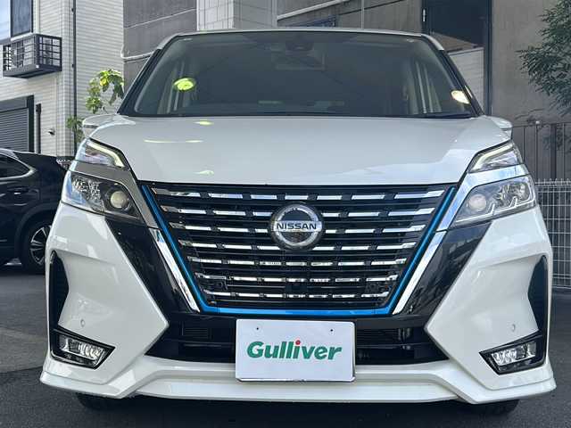 日産 セレナ e－パワー ハイウェイスター V 京都府 2021(令3)年 4.8万km ブリリアントホワイトパール 純正ナビ10インチ/フリップダウンモニター/純正エアロサイド　/ＢＳＭ　/衝突被害軽減システム/レーンキープアシスト　/コーナーセンサー/アイドリングストップ/全方位カメラ/ドライブレコーダー（DJ4-D）　　/プロパイロット　/オートライト　/ＬＥＤライト/フォグランプ　/ウィンカーミラー/デジタルインナーミラー　/両側パワースライドドア/フルセグTV/プッシュスタート/スマートキー/ワンオーナー/ブルーレイ再生/禁煙車