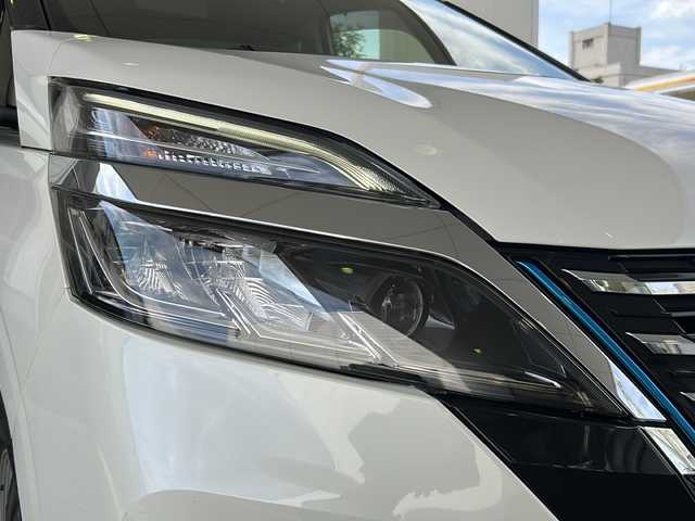日産 セレナ e－パワー ハイウェイスター V 京都府 2021(令3)年 4.8万km ブリリアントホワイトパール 純正ナビ10インチ/フリップダウンモニター/純正エアロサイド　/ＢＳＭ　/衝突被害軽減システム/レーンキープアシスト　/コーナーセンサー/アイドリングストップ/全方位カメラ/ドライブレコーダー（DJ4-D）　　/プロパイロット　/オートライト　/ＬＥＤライト/フォグランプ　/ウィンカーミラー/デジタルインナーミラー　/両側パワースライドドア/フルセグTV/プッシュスタート/スマートキー/ワンオーナー/ブルーレイ再生/禁煙車