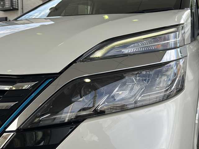 日産 セレナ e－パワー ハイウェイスター V 京都府 2021(令3)年 4.8万km ブリリアントホワイトパール 純正ナビ10インチ/フリップダウンモニター/純正エアロサイド　/ＢＳＭ　/衝突被害軽減システム/レーンキープアシスト　/コーナーセンサー/アイドリングストップ/全方位カメラ/ドライブレコーダー（DJ4-D）　　/プロパイロット　/オートライト　/ＬＥＤライト/フォグランプ　/ウィンカーミラー/デジタルインナーミラー　/両側パワースライドドア/フルセグTV/プッシュスタート/スマートキー/ワンオーナー/ブルーレイ再生/禁煙車