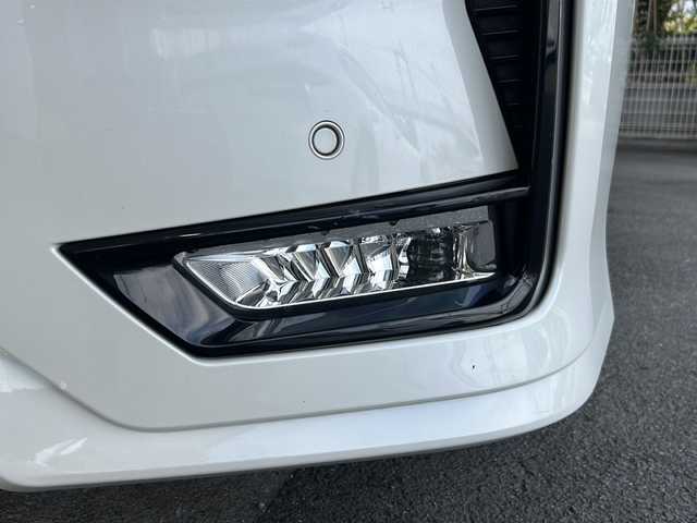 日産 セレナ e－パワー ハイウェイスター V 京都府 2021(令3)年 4.8万km ブリリアントホワイトパール 純正ナビ10インチ/フリップダウンモニター/純正エアロサイド　/ＢＳＭ　/衝突被害軽減システム/レーンキープアシスト　/コーナーセンサー/アイドリングストップ/全方位カメラ/ドライブレコーダー（DJ4-D）　　/プロパイロット　/オートライト　/ＬＥＤライト/フォグランプ　/ウィンカーミラー/デジタルインナーミラー　/両側パワースライドドア/フルセグTV/プッシュスタート/スマートキー/ワンオーナー/ブルーレイ再生/禁煙車