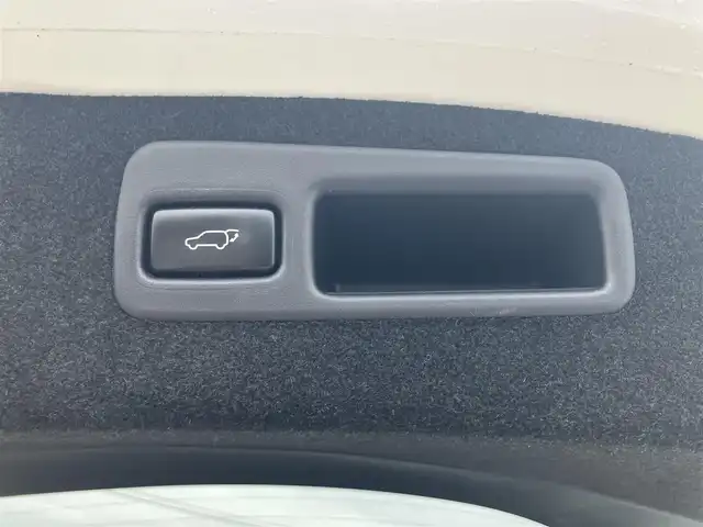 トヨタ ハリアー ハイブリッド プレミアム アドバンスド スタイルモーヴ 広島県 2015(平27)年 15.1万km ホワイトパールクリスタルシャイン ワンオーナー/メーカナビ・フルセグTV/ハーフレザーシート/パワーシート・シートヒーター/パノラミックビューモニター/プリクラッシュセーフティー/LEDオートライト/JBLサウンドシステム/パワーバックドア/クルーズコントロール/スマートキー