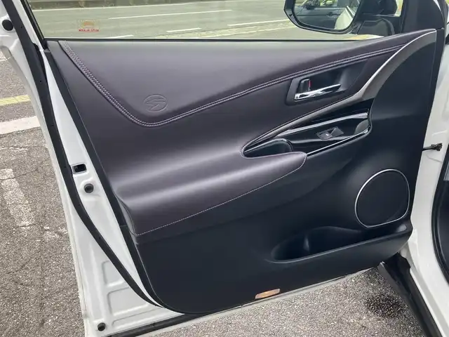 トヨタ ハリアー ハイブリッド プレミアム アドバンスド スタイルモーヴ 広島県 2015(平27)年 15.1万km ホワイトパールクリスタルシャイン ワンオーナー/メーカナビ・フルセグTV/ハーフレザーシート/パワーシート・シートヒーター/パノラミックビューモニター/プリクラッシュセーフティー/LEDオートライト/JBLサウンドシステム/パワーバックドア/クルーズコントロール/スマートキー