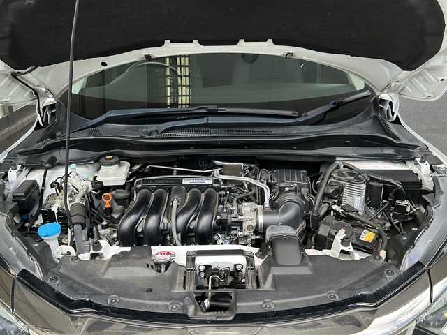 ホンダ ヴェゼル ハイブリッド X ホンダセンシング 福島県 2018(平30)年 4.7万km プラチナホワイトパール 登録時走行距離：46/500km/ワンオーナー/ディーラー純正SDナビ/（CD再生/BT接続/AM/FM/iPod）/ETC/デジタルインナーミラー/バックカメラ/クルーズコントロール/純正フロアマット/社外AW/純正AWサマータイヤ4本車載/電格ミラー/ウィンカーミラー/電動パーキングブレーキ/アイドリングストップ/衝突被害軽減ブレーキ/横滑り防止装置/PUSHスタート/LEDヘッドライト/フォグランプ/保証書/取扱説明書
