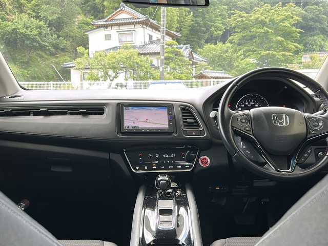 ホンダ ヴェゼル ハイブリッド X ホンダセンシング 福島県 2018(平30)年 4.7万km プラチナホワイトパール 登録時走行距離：46/500km/ワンオーナー/ディーラー純正SDナビ/（CD再生/BT接続/AM/FM/iPod）/ETC/デジタルインナーミラー/バックカメラ/クルーズコントロール/純正フロアマット/社外AW/純正AWサマータイヤ4本車載/電格ミラー/ウィンカーミラー/電動パーキングブレーキ/アイドリングストップ/衝突被害軽減ブレーキ/横滑り防止装置/PUSHスタート/LEDヘッドライト/フォグランプ/保証書/取扱説明書