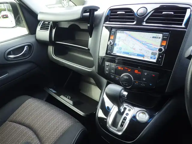 日産 セレナ HWS S HV Vエアロ+Sefty 千葉県 2015(平27)年 3.9万km ブルームーンホワイトP エマージェンシーブレーキ/クルーズコントロール/両側パワースライドドア/純正メモリーナビ/地デジTV/【DVD/CD再生機能　Bluetooth接続】/アラウンドビューモニター/フリップダウンモニター/ドライブレコーダー/革巻きステアリング/ETC/LEDヘッドライト/フォグライト/ウインカーミラー/コーナーセンサー/純正16インチアルミホイル/インテリジェントキー