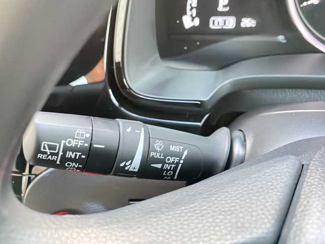 ホンダ シャトル G ホンダセンシング 秋田県 2022(令4)年 2.7万km ルナシルバーM ・4WD/・ボタンスターター/・純正ナビ/・TV/・CD/・DVD/・Bluetooth/・バックモニター/・パワーウィンドウ/・フルフラットシート/・AAC/・アイドリングストップ/・ABS/・横滑り防止装置/・レーンキープアシスト/・オートライト/・衝突軽減システム
