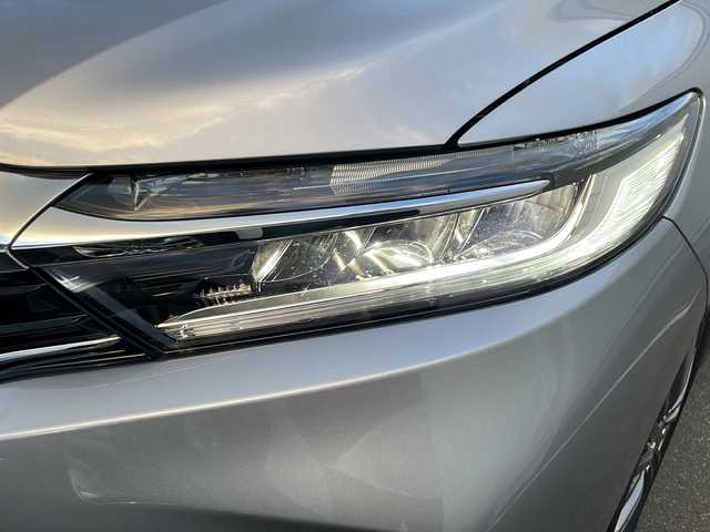 ホンダ シャトル G ホンダセンシング 秋田県 2022(令4)年 2.7万km ルナシルバーM ・4WD/・ボタンスターター/・純正ナビ/・TV/・CD/・DVD/・Bluetooth/・バックモニター/・パワーウィンドウ/・フルフラットシート/・AAC/・アイドリングストップ/・ABS/・横滑り防止装置/・レーンキープアシスト/・オートライト/・衝突軽減システム
