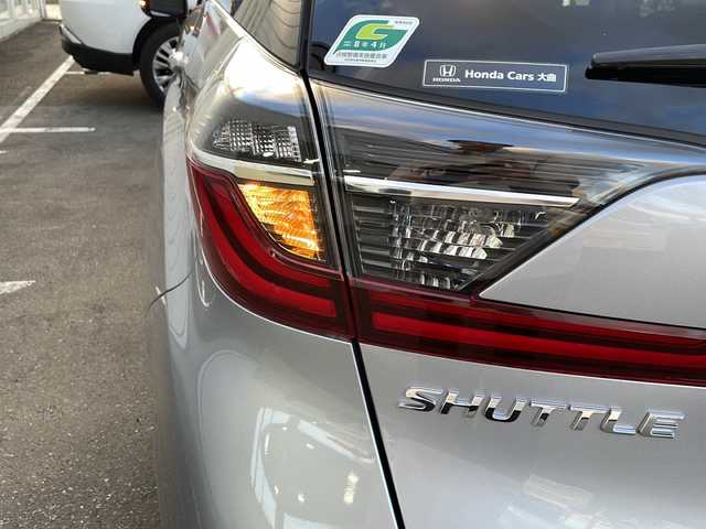 ホンダ シャトル G ホンダセンシング 秋田県 2022(令4)年 2.7万km ルナシルバーM ・4WD/・ボタンスターター/・純正ナビ/・TV/・CD/・DVD/・Bluetooth/・バックモニター/・パワーウィンドウ/・フルフラットシート/・AAC/・アイドリングストップ/・ABS/・横滑り防止装置/・レーンキープアシスト/・オートライト/・衝突軽減システム