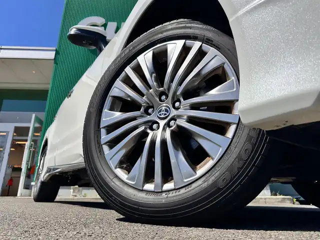 トヨタ ハリアー ハイブリッド Z 宮城県 2021(令3)年 5.5万km ホワイトパールクリスタルシャイン モデリスタエアロ（F/S/R）/セーフティセンス/・プリクラッシュセーフティ/・レーントレーシングアシスト/・レーダークルーズコントロール/・アダプティブハイビームシステム/・ロードサインアシスト/ブラインドスポットモニター/パーキングサポートブレーキ（前後方静止物/後方接近車両）/デジタルインナーミラー/カラーヘッドアップディスプレイ/TコネクトSDナビゲーションシステム/・12.3インチディスプレイ/・SDナビ/・Bluetooth/・AppleCarPlay/AndroidAuto/・フルセグTV/パノラミックビューモニター/ビルトインETC2.0/ハンズフリーパワーバックドア/ハーフレザーシート/パワーシート/革巻きステアリング/ステアリングスイッチ/電動パーキングブレーキ/ブレーキホールド/LEDヘッドランプ/フォグランプ/オートライト/スマートキー＆プッシュスタート/スペアキー/電動格納ミラー/純正19インチAW/純正フロアマット/W/サイド/カーテンエアバッグ