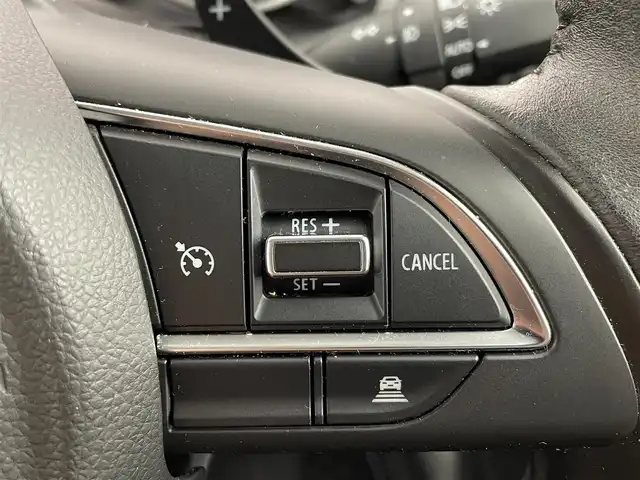 スズキ スイフト XL 大阪府 2017(平29)年 4.3万km スピーディーブルーM 禁煙車/衝突軽減ブレーキ/　・誤発進抑制機能/　・車線逸脱抑制機能/社外メモリーナビ[AVIC-RZ300]/　CD/DVD/AM/FM/ワンセグ/Bluetooth/バックカメラ/オートライト/フォグランプ/ライトレベライザー/レーダークルーズコントロール/スマートキー/ETC/純正フロアマット/パドルシフト/MTモード付AT