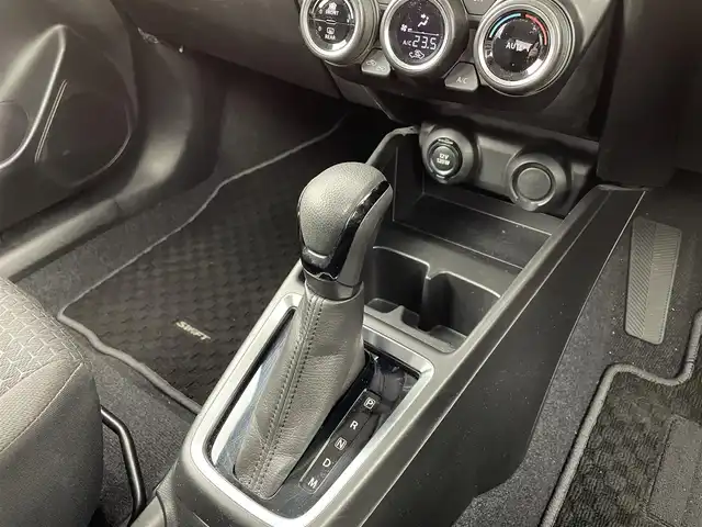 スズキ スイフト XL 大阪府 2017(平29)年 4.3万km スピーディーブルーM 禁煙車/衝突軽減ブレーキ/　・誤発進抑制機能/　・車線逸脱抑制機能/社外メモリーナビ[AVIC-RZ300]/　CD/DVD/AM/FM/ワンセグ/Bluetooth/バックカメラ/オートライト/フォグランプ/ライトレベライザー/レーダークルーズコントロール/スマートキー/ETC/純正フロアマット/パドルシフト/MTモード付AT