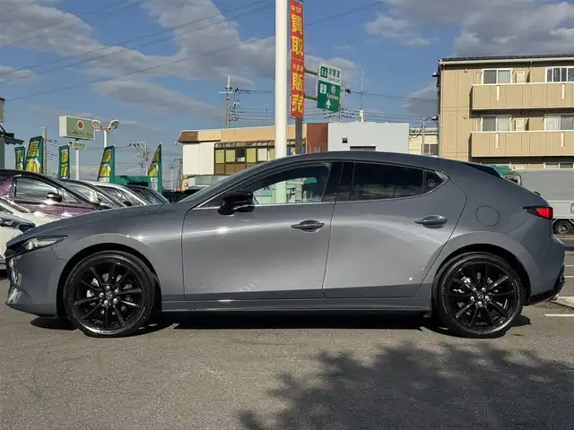 マツダ マツダ３ファストバック 20S ブラックトーンED 千葉県 2022(令4)年 2.2万km ポリメタルグレーM ワンオーナー/i-ACTIVSENSE/・衝突被害軽減ブレーキ/・AT誤発進抑制機能/・レーンキープアシスト/ブラインドスポットモニタリング/前後コーナーセンサー/純正ナビ/CD/DVD/BT/フルセグTV/バック+全方位カメラ/ETC/前後ドラレコ/純正フロアマット/純正18インチアルミホイール/パドルシフト/LEDヘッドライト/オートライト/オートハイビーム/W+サイドエアバッグ/スマートキー/スペアキー1本/取扱説明書＆保証書