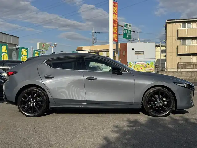 マツダ マツダ３ファストバック 20S ブラックトーンED 千葉県 2022(令4)年 2.2万km ポリメタルグレーM ワンオーナー/i-ACTIVSENSE/・衝突被害軽減ブレーキ/・AT誤発進抑制機能/・レーンキープアシスト/ブラインドスポットモニタリング/前後コーナーセンサー/純正ナビ/CD/DVD/BT/フルセグTV/バック+全方位カメラ/ETC/前後ドラレコ/純正フロアマット/純正18インチアルミホイール/パドルシフト/LEDヘッドライト/オートライト/オートハイビーム/W+サイドエアバッグ/スマートキー/スペアキー1本/取扱説明書＆保証書