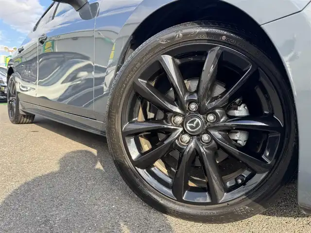 マツダ マツダ３ファストバック 20S ブラックトーンED 千葉県 2022(令4)年 2.2万km ポリメタルグレーM ワンオーナー/i-ACTIVSENSE/・衝突被害軽減ブレーキ/・AT誤発進抑制機能/・レーンキープアシスト/ブラインドスポットモニタリング/前後コーナーセンサー/純正ナビ/CD/DVD/BT/フルセグTV/バック+全方位カメラ/ETC/前後ドラレコ/純正フロアマット/純正18インチアルミホイール/パドルシフト/LEDヘッドライト/オートライト/オートハイビーム/W+サイドエアバッグ/スマートキー/スペアキー1本/取扱説明書＆保証書
