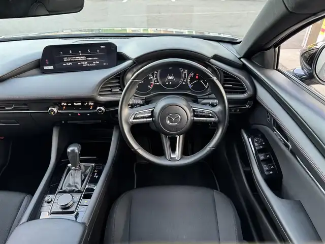 マツダ マツダ３ファストバック 20S ブラックトーンED 千葉県 2022(令4)年 2.2万km ポリメタルグレーM ワンオーナー/i-ACTIVSENSE/・衝突被害軽減ブレーキ/・AT誤発進抑制機能/・レーンキープアシスト/ブラインドスポットモニタリング/前後コーナーセンサー/純正ナビ/CD/DVD/BT/フルセグTV/バック+全方位カメラ/ETC/前後ドラレコ/純正フロアマット/純正18インチアルミホイール/パドルシフト/LEDヘッドライト/オートライト/オートハイビーム/W+サイドエアバッグ/スマートキー/スペアキー1本/取扱説明書＆保証書