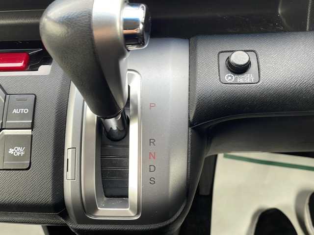 ホンダ ステップワゴン スパーダ Z クールスピリット 山梨県 2014(平26)年 9.4万km ホワイトオーキッドパール 純正ナビ/ヘッドレストモニター/ETC/LEDヘッドライト/ワンセグテレビ/バックカメラ/クルーズコントロール/純正16インチアルミホイール/オートライト/オートエアコン/両側電動スライドドア/イージークローザー/Bluetooth再生