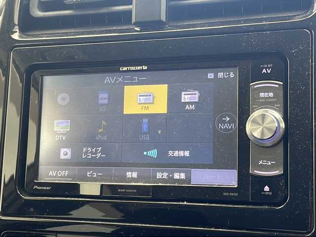 トヨタ プリウス S 沖縄県 2016(平28)年 12万km スティールブロンドM 社外ナビ/テレビ/ＣＤ/ＤＶＤ/ラジオ/クルーズコントロール/バックカメラ/ＥＴＣ/スマートキー/衝突被害軽減ブレーキ/革巻きステアリング/ステアリングスイッチ/プッシュスタート/ＬＥＤヘッドライト/電動格納ミラー