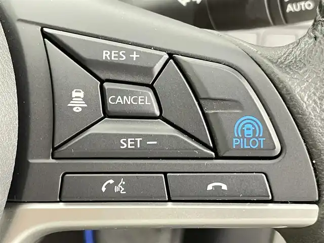 日産 セレナ e－パワー ハイウェイスター V 千葉県 2020(令2)年 1.3万km ブリリアントホワイトパール プロパイロット/全方位運転支援システム/・インテリジェント エマージェンシーブレーキ/・踏み間違い衝突防止アシスト/・車線逸脱防止支援システム/・後側方衝突防止支援システム/・標識検知機能/・前方衝突予測警報/・車線逸脱警報/・後側方車両検知警報/・後退時車両検知警報/純正10インチメモリーナビ/・フルセグTV/・Bluetooth接続/・CD/DVD再生機能/・全方位カメラ/両側パワースライドドア/ブラインドスポットモニター/リアオートエアコン/スマートキー/LEDヘッドライト