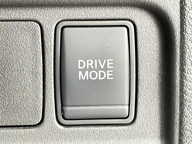 日産 セレナ e－パワー ハイウェイスター V 千葉県 2020(令2)年 1.3万km ブリリアントホワイトパール プロパイロット/全方位運転支援システム/・インテリジェント エマージェンシーブレーキ/・踏み間違い衝突防止アシスト/・車線逸脱防止支援システム/・後側方衝突防止支援システム/・標識検知機能/・前方衝突予測警報/・車線逸脱警報/・後側方車両検知警報/・後退時車両検知警報/純正10インチメモリーナビ/・フルセグTV/・Bluetooth接続/・CD/DVD再生機能/・全方位カメラ/両側パワースライドドア/ブラインドスポットモニター/リアオートエアコン/スマートキー/LEDヘッドライト