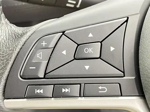 日産 セレナ e－パワー ハイウェイスター V 千葉県 2020(令2)年 1.3万km ブリリアントホワイトパール プロパイロット/全方位運転支援システム/・インテリジェント エマージェンシーブレーキ/・踏み間違い衝突防止アシスト/・車線逸脱防止支援システム/・後側方衝突防止支援システム/・標識検知機能/・前方衝突予測警報/・車線逸脱警報/・後側方車両検知警報/・後退時車両検知警報/純正10インチメモリーナビ/・フルセグTV/・Bluetooth接続/・CD/DVD再生機能/・全方位カメラ/両側パワースライドドア/ブラインドスポットモニター/リアオートエアコン/スマートキー/LEDヘッドライト