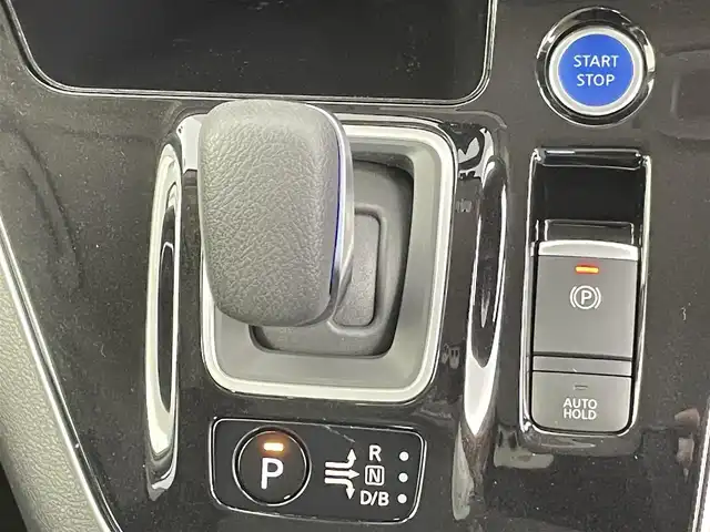 日産 セレナ e－パワー ハイウェイスター V 千葉県 2020(令2)年 1.3万km ブリリアントホワイトパール プロパイロット/全方位運転支援システム/・インテリジェント エマージェンシーブレーキ/・踏み間違い衝突防止アシスト/・車線逸脱防止支援システム/・後側方衝突防止支援システム/・標識検知機能/・前方衝突予測警報/・車線逸脱警報/・後側方車両検知警報/・後退時車両検知警報/純正10インチメモリーナビ/・フルセグTV/・Bluetooth接続/・CD/DVD再生機能/・全方位カメラ/両側パワースライドドア/ブラインドスポットモニター/リアオートエアコン/スマートキー/LEDヘッドライト