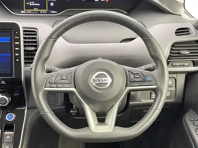 日産 セレナ e－パワー ハイウェイスター V 千葉県 2020(令2)年 1.3万km ブリリアントホワイトパール プロパイロット/全方位運転支援システム/・インテリジェント エマージェンシーブレーキ/・踏み間違い衝突防止アシスト/・車線逸脱防止支援システム/・後側方衝突防止支援システム/・標識検知機能/・前方衝突予測警報/・車線逸脱警報/・後側方車両検知警報/・後退時車両検知警報/純正10インチメモリーナビ/・フルセグTV/・Bluetooth接続/・CD/DVD再生機能/・全方位カメラ/両側パワースライドドア/ブラインドスポットモニター/リアオートエアコン/スマートキー/LEDヘッドライト