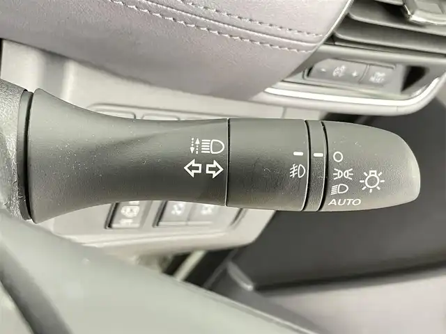 日産 セレナ e－パワー ハイウェイスター V 千葉県 2020(令2)年 1.3万km ブリリアントホワイトパール プロパイロット/全方位運転支援システム/・インテリジェント エマージェンシーブレーキ/・踏み間違い衝突防止アシスト/・車線逸脱防止支援システム/・後側方衝突防止支援システム/・標識検知機能/・前方衝突予測警報/・車線逸脱警報/・後側方車両検知警報/・後退時車両検知警報/純正10インチメモリーナビ/・フルセグTV/・Bluetooth接続/・CD/DVD再生機能/・全方位カメラ/両側パワースライドドア/ブラインドスポットモニター/リアオートエアコン/スマートキー/LEDヘッドライト