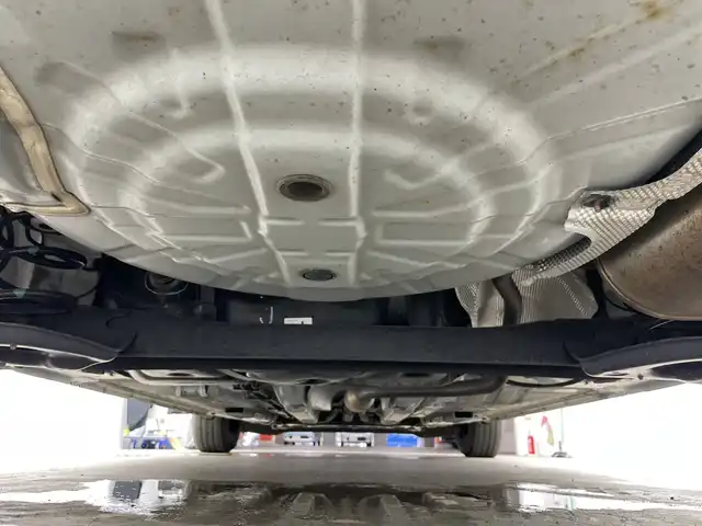 日産 ノート e－パワー X 愛知県 2018(平30)年 4.1万km ブリリアントホワイトパール 禁煙車/純正7インチナビ/（CD/DVD/Bluetooth/フルセグTV/AM/FM)/全方位カメラ/衝突軽減ブレーキ/レーンキープアシスト/オートマチックハイビーム/コーナーセンサー/インテリジェントルームミラー/ETC/純正フロアマット/横滑り防止装置/プッシュスタート/スマートキー/オートエアコン