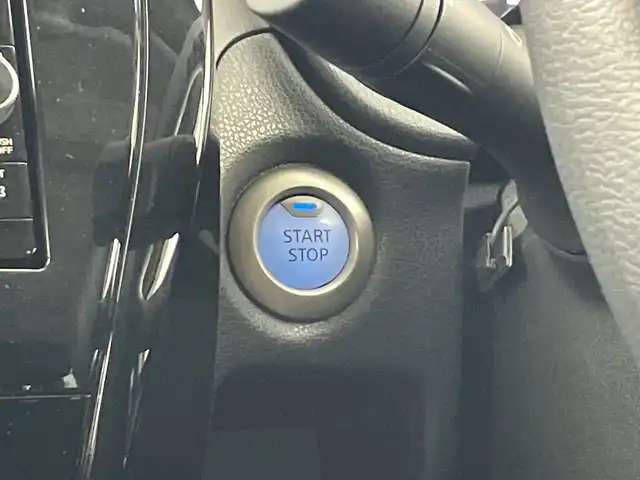 日産 ノート e－パワー X 愛知県 2018(平30)年 4.1万km ブリリアントホワイトパール 禁煙車/純正7インチナビ/（CD/DVD/Bluetooth/フルセグTV/AM/FM)/全方位カメラ/衝突軽減ブレーキ/レーンキープアシスト/オートマチックハイビーム/コーナーセンサー/インテリジェントルームミラー/ETC/純正フロアマット/横滑り防止装置/プッシュスタート/スマートキー/オートエアコン