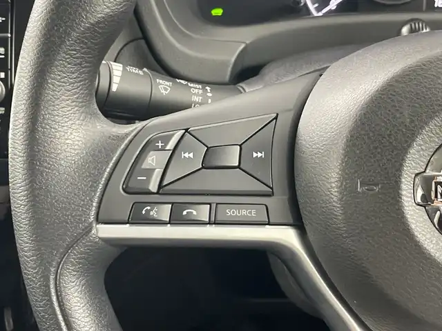 日産 ノート e－パワー X 愛知県 2018(平30)年 4.1万km ブリリアントホワイトパール 禁煙車/純正7インチナビ/（CD/DVD/Bluetooth/フルセグTV/AM/FM)/全方位カメラ/衝突軽減ブレーキ/レーンキープアシスト/オートマチックハイビーム/コーナーセンサー/インテリジェントルームミラー/ETC/純正フロアマット/横滑り防止装置/プッシュスタート/スマートキー/オートエアコン