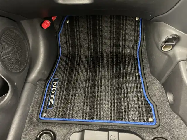日産 ノート e－パワー X 愛知県 2018(平30)年 4.1万km ブリリアントホワイトパール 禁煙車/純正7インチナビ/（CD/DVD/Bluetooth/フルセグTV/AM/FM)/全方位カメラ/衝突軽減ブレーキ/レーンキープアシスト/オートマチックハイビーム/コーナーセンサー/インテリジェントルームミラー/ETC/純正フロアマット/横滑り防止装置/プッシュスタート/スマートキー/オートエアコン