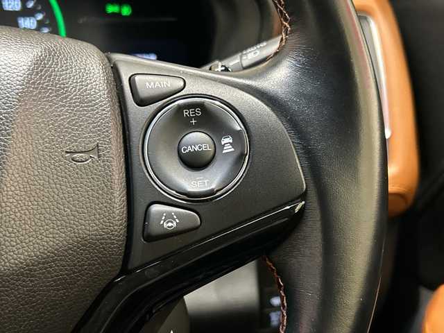 ホンダ ヴェゼル ハイブリッド Z ホンダセンシング 埼玉県 2017(平29)年 4.6万km ホワイトオーキッドパール ホンダセンシング/純正ナビ/　　CD/DVDBT/フルセグTV/バックカメラ/アダプティブクルーズコントロール/LEDオートライト/ハーフレザー/シートヒーター/純正17インチAW/パドルシフト/ステアリングスイッチ/プッシュスタート/ETC/禁煙車