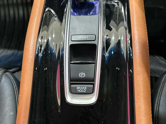 ホンダ ヴェゼル ハイブリッド Z ホンダセンシング 埼玉県 2017(平29)年 4.6万km ホワイトオーキッドパール ホンダセンシング/純正ナビ/　　CD/DVDBT/フルセグTV/バックカメラ/アダプティブクルーズコントロール/LEDオートライト/ハーフレザー/シートヒーター/純正17インチAW/パドルシフト/ステアリングスイッチ/プッシュスタート/ETC/禁煙車