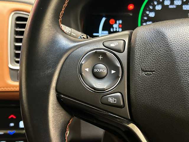 ホンダ ヴェゼル ハイブリッド Z ホンダセンシング 埼玉県 2017(平29)年 4.6万km ホワイトオーキッドパール ホンダセンシング/純正ナビ/　　CD/DVDBT/フルセグTV/バックカメラ/アダプティブクルーズコントロール/LEDオートライト/ハーフレザー/シートヒーター/純正17インチAW/パドルシフト/ステアリングスイッチ/プッシュスタート/ETC/禁煙車