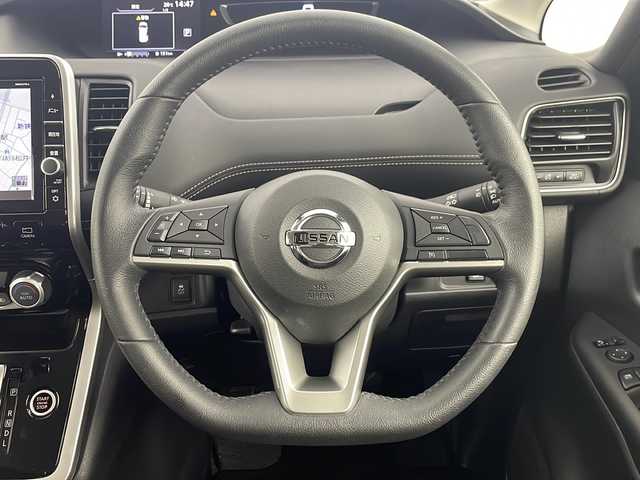 日産 セレナ ハイウェイスター Vセレクション 埼玉県 2018(平30)年 4.6万km アズライトブルー フリップダウンモニター　/全方位カメラ　/純正９インチナビ/　CD/DVD/BT　/ＥＴＣ　/両側パワースライドドア　/クルーズコントロール　/衝突軽減システム　/駐車支援システム　/純正16インチアルミホイール　/純正フロアマット　/ドアバイザー　/プッシュスタート/スマートキー