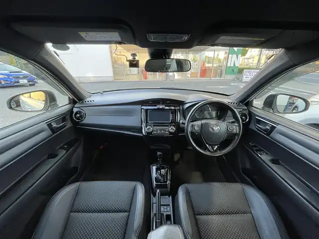 トヨタ カローラ フィールダー ハイブリッドG ダブルバイビー 愛知県 2017(平29)年 5.7万km ホワイトパールクリスタルシャイン /ワンオーナー//禁煙車//ストラーダナビ（CN-RE03WD）//AM・FM・Bluetooth・DVD・CD//フルセグTV//バックカメラ//プッシュスタート//ETC//ＬＥＤヘッドライト・オートライト//前方ドライブレコーダー（DRY-STE3000)//純正16インチホイール//スペアキー（1本）//電動格納ミラー//横滑り防止//車線逸脱警報//運転モード（EC・EV)//ブレーキアシスト//衝突安全ボディー//EBD（電力制御制動力配分システム）//VSC（ビークルスタビリティコントロール）//TRC（トラクションコントロールシステム）//UVカットガラス//プライバシーガラス//アイドリングストップ//保証証//取扱説明書//記録簿