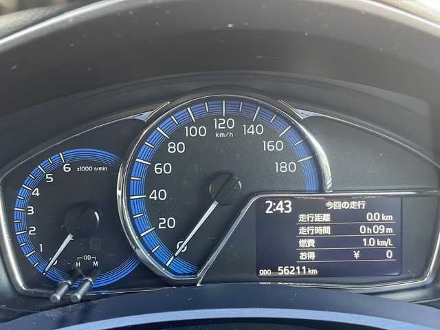 トヨタ カローラ フィールダー ハイブリッドG ダブルバイビー 愛知県 2017(平29)年 5.7万km ホワイトパールクリスタルシャイン /ワンオーナー//禁煙車//ストラーダナビ（CN-RE03WD）//AM・FM・Bluetooth・DVD・CD//フルセグTV//バックカメラ//プッシュスタート//ETC//ＬＥＤヘッドライト・オートライト//前方ドライブレコーダー（DRY-STE3000)//純正16インチホイール//スペアキー（1本）//電動格納ミラー//横滑り防止//車線逸脱警報//運転モード（EC・EV)//ブレーキアシスト//衝突安全ボディー//EBD（電力制御制動力配分システム）//VSC（ビークルスタビリティコントロール）//TRC（トラクションコントロールシステム）//UVカットガラス//プライバシーガラス//アイドリングストップ//保証証//取扱説明書//記録簿