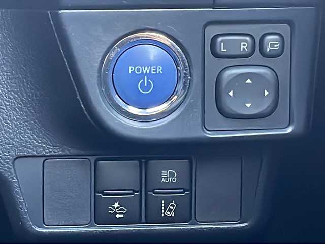 トヨタ カローラ フィールダー ハイブリッドG ダブルバイビー 愛知県 2017(平29)年 5.7万km ホワイトパールクリスタルシャイン /ワンオーナー//禁煙車//ストラーダナビ（CN-RE03WD）//AM・FM・Bluetooth・DVD・CD//フルセグTV//バックカメラ//プッシュスタート//ETC//ＬＥＤヘッドライト・オートライト//前方ドライブレコーダー（DRY-STE3000)//純正16インチホイール//スペアキー（1本）//電動格納ミラー//横滑り防止//車線逸脱警報//運転モード（EC・EV)//ブレーキアシスト//衝突安全ボディー//EBD（電力制御制動力配分システム）//VSC（ビークルスタビリティコントロール）//TRC（トラクションコントロールシステム）//UVカットガラス//プライバシーガラス//アイドリングストップ//保証証//取扱説明書//記録簿