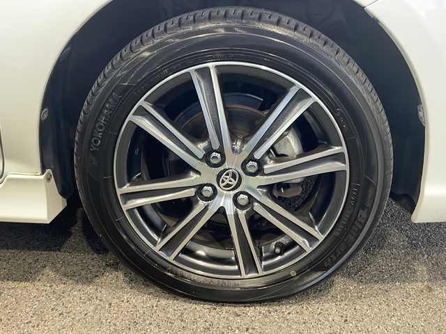 トヨタ カローラ フィールダー ハイブリッドG ダブルバイビー 愛知県 2017(平29)年 5.7万km ホワイトパールクリスタルシャイン /ワンオーナー//禁煙車//ストラーダナビ（CN-RE03WD）//AM・FM・Bluetooth・DVD・CD//フルセグTV//バックカメラ//プッシュスタート//ETC//ＬＥＤヘッドライト・オートライト//前方ドライブレコーダー（DRY-STE3000)//純正16インチホイール//スペアキー（1本）//電動格納ミラー//横滑り防止//車線逸脱警報//運転モード（EC・EV)//ブレーキアシスト//衝突安全ボディー//EBD（電力制御制動力配分システム）//VSC（ビークルスタビリティコントロール）//TRC（トラクションコントロールシステム）//UVカットガラス//プライバシーガラス//アイドリングストップ//保証証//取扱説明書//記録簿