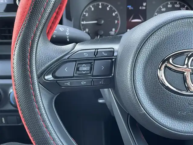 トヨタ ヤリス X 愛媛県 2023(令5)年 1.5万km コーラルクリスタルシャイン フォグランプ/ドライブレコーダー/社外15インチアルミホイール/バックカメラ/オートライト/オートマチックハイビーム/衝突被害軽減ブレーキ/USB