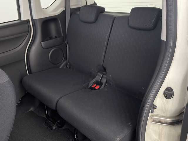 ホンダ Ｎ ＢＯＸ カスタム G 兵庫県 2012(平24)年 3.9万km プレミアムホワイトパール ・運転席用i-SRSエアバッグシステム〈連続容量変化タイプ〉＆助手席用SRSエアバッグシステム/・VSA（ABS＋TCS＋横すべり抑制）/・EBD（電子制御制動力配分システム）付ABS/・プロジェクタータイプ ディスチャージヘッドライト〈HID〉/・ヒルスタートアシスト機能/・アイドリングストップシステム/・ECONモード/・Hondaスマートキーシステム（アンサーバック/ウエルカムランプ機能付） /・電動格納式リモコンカラードドアミラー/・親水/ヒーテッドドアミラー＋フロントドア撥水ガラス/・UVカット機能付ガラス（フロントウインドウ/フロントコーナー/フロントドア）/・高熱線吸収/UVカット機能付プライバシーガラス（リアドア/リアクォーター/テールゲート）/・クリアアウターレンズ・リアコンビネーションランプ（LEDストップランプ＆LEDテールランプ）/・フォグライト/・フルホイールキャップ