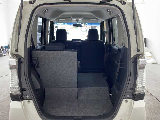 ホンダ Ｎ ＢＯＸ カスタム G 兵庫県 2012(平24)年 3.9万km プレミアムホワイトパール ・運転席用i-SRSエアバッグシステム〈連続容量変化タイプ〉＆助手席用SRSエアバッグシステム/・VSA（ABS＋TCS＋横すべり抑制）/・EBD（電子制御制動力配分システム）付ABS/・プロジェクタータイプ ディスチャージヘッドライト〈HID〉/・ヒルスタートアシスト機能/・アイドリングストップシステム/・ECONモード/・Hondaスマートキーシステム（アンサーバック/ウエルカムランプ機能付） /・電動格納式リモコンカラードドアミラー/・親水/ヒーテッドドアミラー＋フロントドア撥水ガラス/・UVカット機能付ガラス（フロントウインドウ/フロントコーナー/フロントドア）/・高熱線吸収/UVカット機能付プライバシーガラス（リアドア/リアクォーター/テールゲート）/・クリアアウターレンズ・リアコンビネーションランプ（LEDストップランプ＆LEDテールランプ）/・フォグライト/・フルホイールキャップ