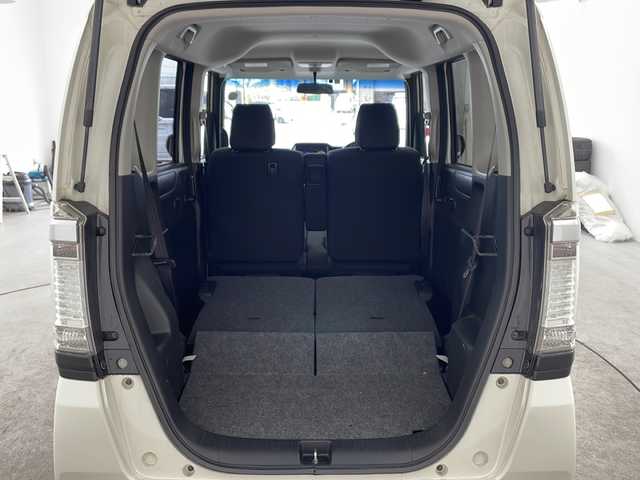 ホンダ Ｎ ＢＯＸ カスタム G 兵庫県 2012(平24)年 3.9万km プレミアムホワイトパール ・運転席用i-SRSエアバッグシステム〈連続容量変化タイプ〉＆助手席用SRSエアバッグシステム/・VSA（ABS＋TCS＋横すべり抑制）/・EBD（電子制御制動力配分システム）付ABS/・プロジェクタータイプ ディスチャージヘッドライト〈HID〉/・ヒルスタートアシスト機能/・アイドリングストップシステム/・ECONモード/・Hondaスマートキーシステム（アンサーバック/ウエルカムランプ機能付） /・電動格納式リモコンカラードドアミラー/・親水/ヒーテッドドアミラー＋フロントドア撥水ガラス/・UVカット機能付ガラス（フロントウインドウ/フロントコーナー/フロントドア）/・高熱線吸収/UVカット機能付プライバシーガラス（リアドア/リアクォーター/テールゲート）/・クリアアウターレンズ・リアコンビネーションランプ（LEDストップランプ＆LEDテールランプ）/・フォグライト/・フルホイールキャップ