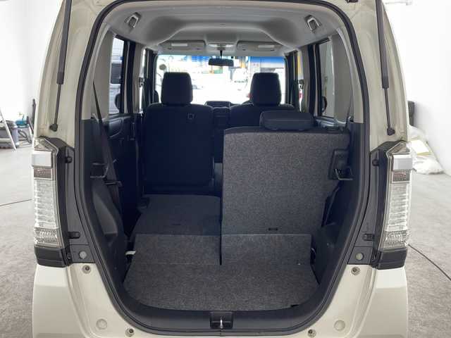 ホンダ Ｎ ＢＯＸ カスタム G 兵庫県 2012(平24)年 3.9万km プレミアムホワイトパール ・運転席用i-SRSエアバッグシステム〈連続容量変化タイプ〉＆助手席用SRSエアバッグシステム/・VSA（ABS＋TCS＋横すべり抑制）/・EBD（電子制御制動力配分システム）付ABS/・プロジェクタータイプ ディスチャージヘッドライト〈HID〉/・ヒルスタートアシスト機能/・アイドリングストップシステム/・ECONモード/・Hondaスマートキーシステム（アンサーバック/ウエルカムランプ機能付） /・電動格納式リモコンカラードドアミラー/・親水/ヒーテッドドアミラー＋フロントドア撥水ガラス/・UVカット機能付ガラス（フロントウインドウ/フロントコーナー/フロントドア）/・高熱線吸収/UVカット機能付プライバシーガラス（リアドア/リアクォーター/テールゲート）/・クリアアウターレンズ・リアコンビネーションランプ（LEDストップランプ＆LEDテールランプ）/・フォグライト/・フルホイールキャップ