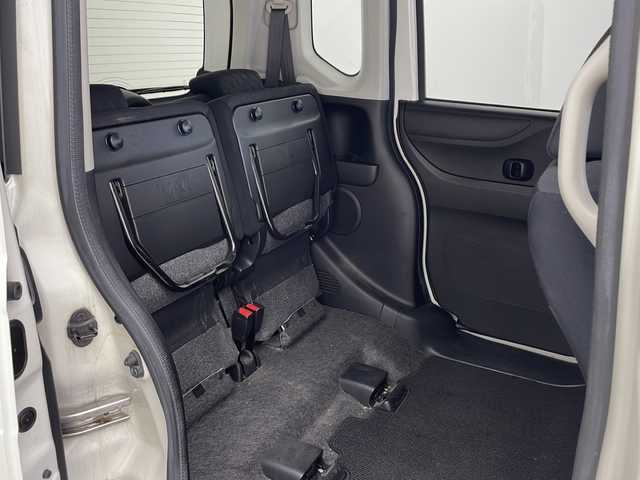 ホンダ Ｎ ＢＯＸ カスタム G 兵庫県 2012(平24)年 3.9万km プレミアムホワイトパール ・運転席用i-SRSエアバッグシステム〈連続容量変化タイプ〉＆助手席用SRSエアバッグシステム/・VSA（ABS＋TCS＋横すべり抑制）/・EBD（電子制御制動力配分システム）付ABS/・プロジェクタータイプ ディスチャージヘッドライト〈HID〉/・ヒルスタートアシスト機能/・アイドリングストップシステム/・ECONモード/・Hondaスマートキーシステム（アンサーバック/ウエルカムランプ機能付） /・電動格納式リモコンカラードドアミラー/・親水/ヒーテッドドアミラー＋フロントドア撥水ガラス/・UVカット機能付ガラス（フロントウインドウ/フロントコーナー/フロントドア）/・高熱線吸収/UVカット機能付プライバシーガラス（リアドア/リアクォーター/テールゲート）/・クリアアウターレンズ・リアコンビネーションランプ（LEDストップランプ＆LEDテールランプ）/・フォグライト/・フルホイールキャップ