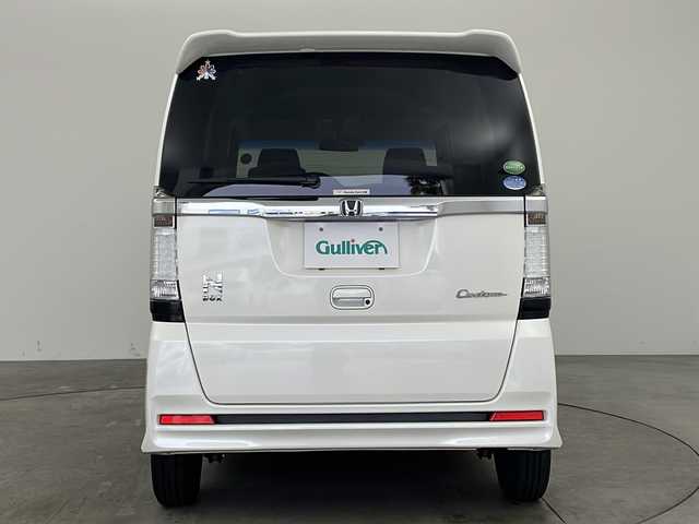 ホンダ Ｎ ＢＯＸ カスタム G 兵庫県 2012(平24)年 3.9万km プレミアムホワイトパール ・運転席用i-SRSエアバッグシステム〈連続容量変化タイプ〉＆助手席用SRSエアバッグシステム/・VSA（ABS＋TCS＋横すべり抑制）/・EBD（電子制御制動力配分システム）付ABS/・プロジェクタータイプ ディスチャージヘッドライト〈HID〉/・ヒルスタートアシスト機能/・アイドリングストップシステム/・ECONモード/・Hondaスマートキーシステム（アンサーバック/ウエルカムランプ機能付） /・電動格納式リモコンカラードドアミラー/・親水/ヒーテッドドアミラー＋フロントドア撥水ガラス/・UVカット機能付ガラス（フロントウインドウ/フロントコーナー/フロントドア）/・高熱線吸収/UVカット機能付プライバシーガラス（リアドア/リアクォーター/テールゲート）/・クリアアウターレンズ・リアコンビネーションランプ（LEDストップランプ＆LEDテールランプ）/・フォグライト/・フルホイールキャップ