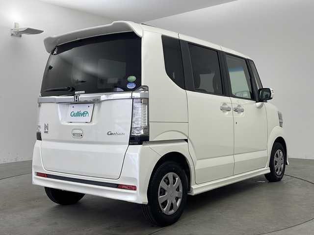 ホンダ Ｎ ＢＯＸ カスタム G 兵庫県 2012(平24)年 3.9万km プレミアムホワイトパール ・運転席用i-SRSエアバッグシステム〈連続容量変化タイプ〉＆助手席用SRSエアバッグシステム/・VSA（ABS＋TCS＋横すべり抑制）/・EBD（電子制御制動力配分システム）付ABS/・プロジェクタータイプ ディスチャージヘッドライト〈HID〉/・ヒルスタートアシスト機能/・アイドリングストップシステム/・ECONモード/・Hondaスマートキーシステム（アンサーバック/ウエルカムランプ機能付） /・電動格納式リモコンカラードドアミラー/・親水/ヒーテッドドアミラー＋フロントドア撥水ガラス/・UVカット機能付ガラス（フロントウインドウ/フロントコーナー/フロントドア）/・高熱線吸収/UVカット機能付プライバシーガラス（リアドア/リアクォーター/テールゲート）/・クリアアウターレンズ・リアコンビネーションランプ（LEDストップランプ＆LEDテールランプ）/・フォグライト/・フルホイールキャップ